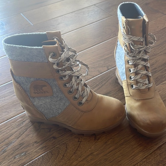 Sorel Shoes - Sorel Joan of Arctic size 6 1/2 boot.